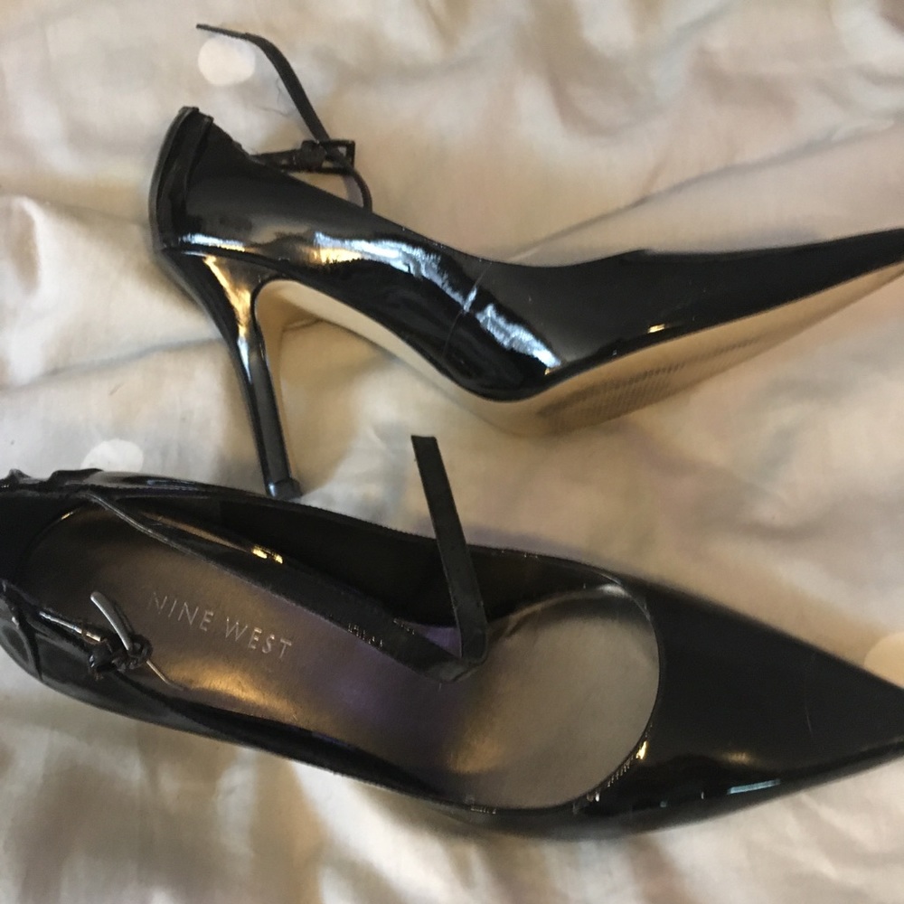Nine West black dress shoes